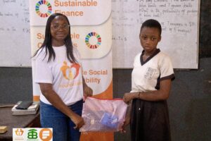 Jennifer Addo presenting an package to the Girls From 3 Class Prefect of Korle Gonno Methodist School B
